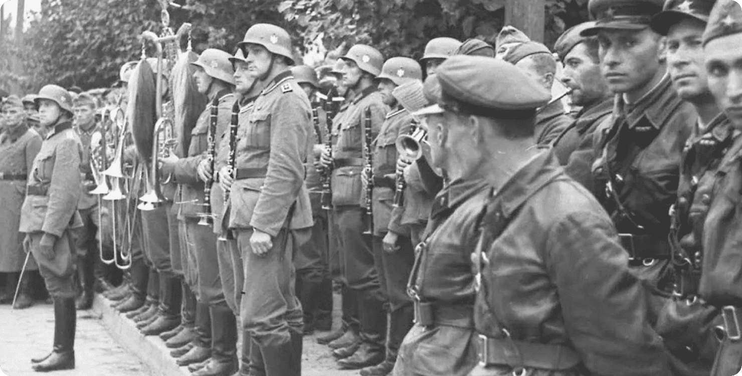 Спільний парад радянської та німецької армій на честь розгрому Польщі